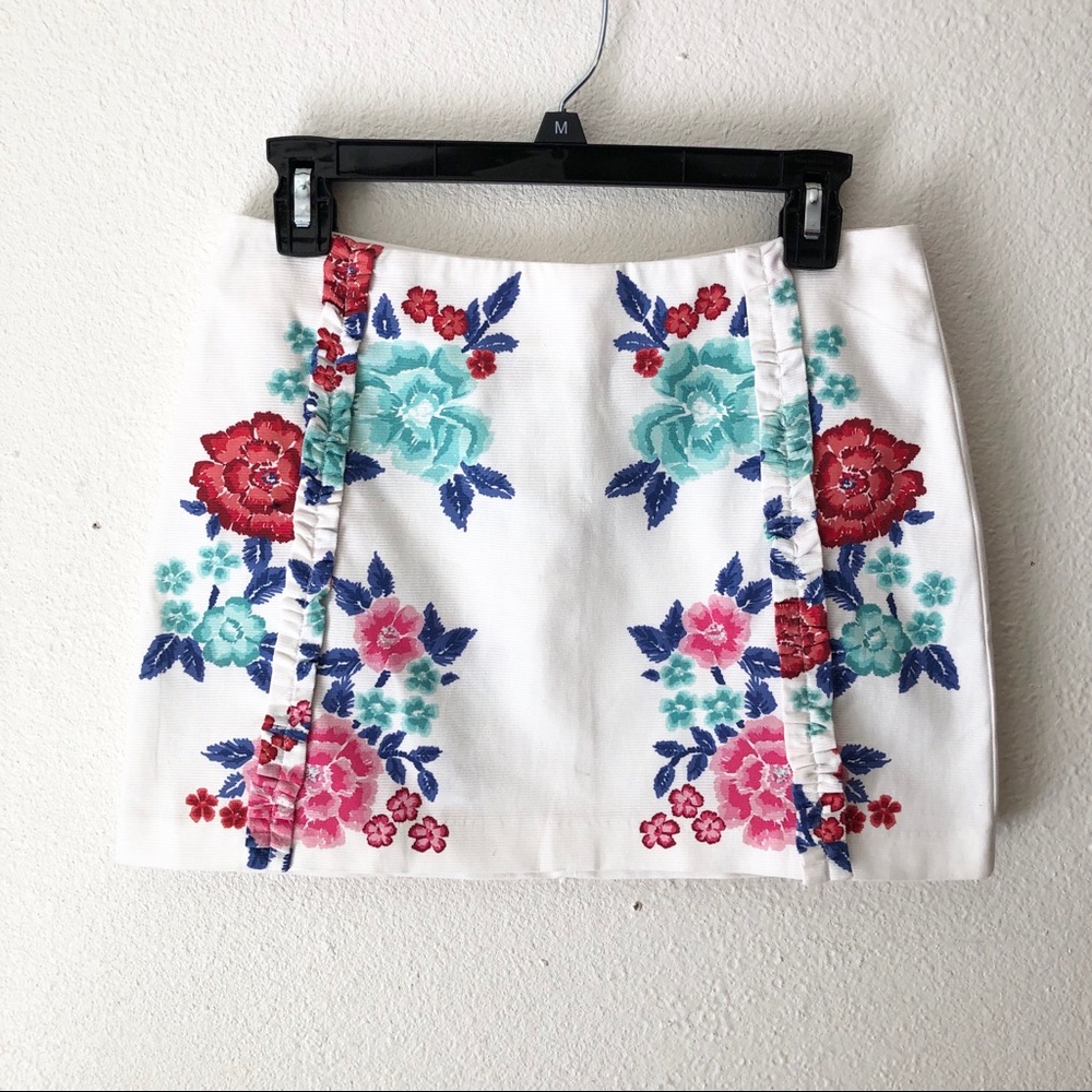 BNWOT Zara floral skirt SZ M